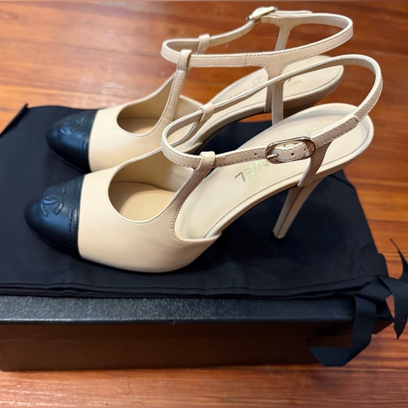 Authentic Classic CHANEL Two-Tone Beige and Black  Maryjane Heels size 40 - Picture 1 of 6